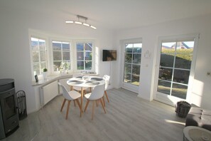 Dining - Borucki house rental - Beautiful cottage with woodburning stove (Friedrichskoog)