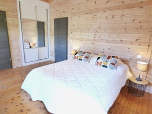 4 soverom, strykejern/-brett, reiseseng for barn og wi-fi (inkludert)