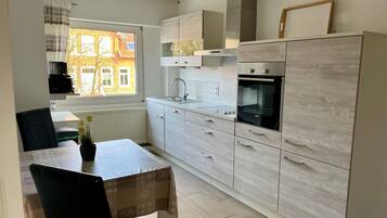 Fridge, oven, dishwasher, coffee/tea maker