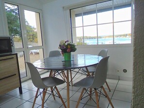 Dining - This fisherman-gardener house by the sea offers a breathtaking view! (Combrit)