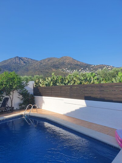 pretty house 5 people fully equipped with private pool, wifi, close to the sea