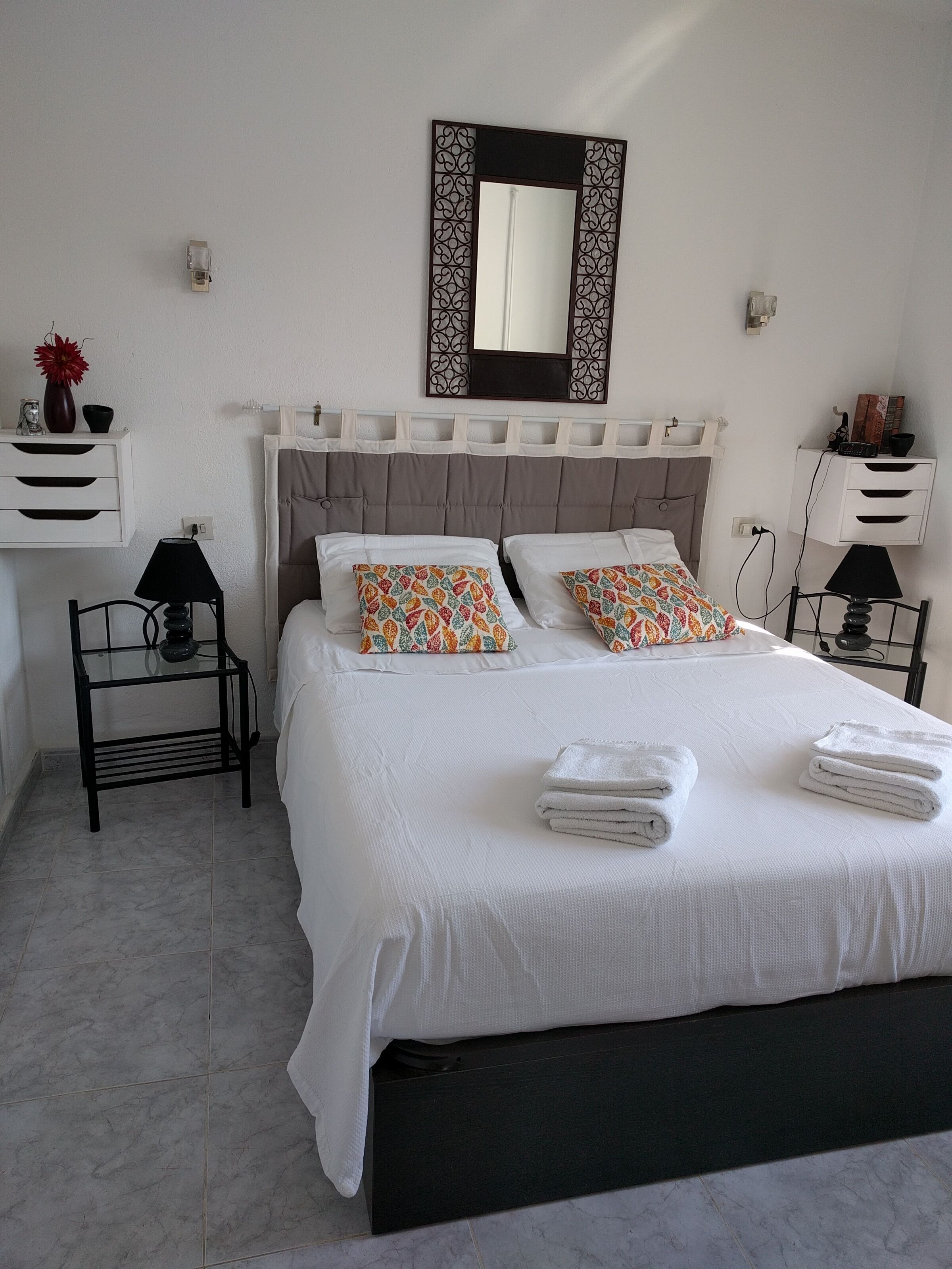 2 bedrooms, iron/ironing board, free WiFi