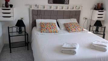 2 bedrooms, iron/ironing board, free WiFi