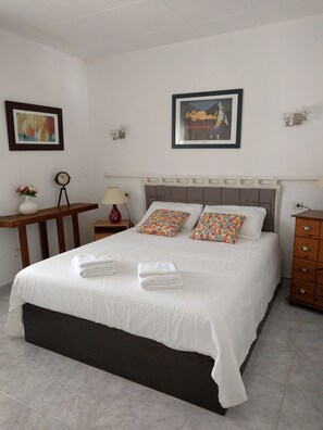 2 bedrooms, iron/ironing board, free WiFi