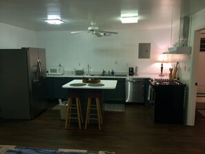 Fridge, oven, dishwasher - MODERN BAYOU BOAT RAMP STUDIO (Pensacola)