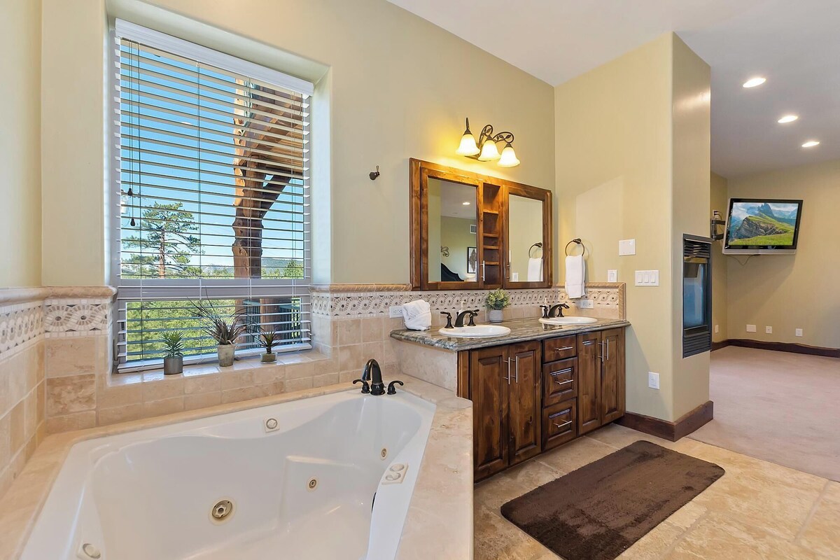 Photo 32 of Mountain Masterpiece by Destination Big Bear : High-End Custom Luxury Estate w/ Panoramic Lake Views! A/C! Game Room! Spa & more!