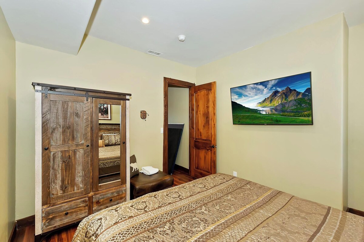 Photo 48 of Mountain Masterpiece by Destination Big Bear : High-End Custom Luxury Estate w/ Panoramic Lake Views! A/C! Game Room! Spa & more!