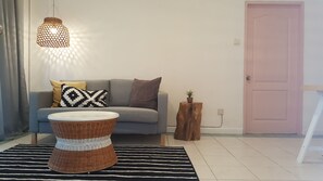 아파트, 침실 2개, 발코니 | 거실 | LED TV, 유료 영화