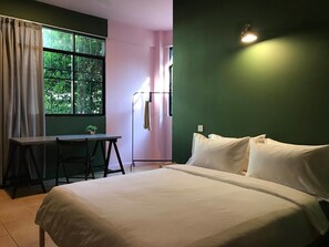 아파트, 침실 3개, 발코니 (103A) | 각각 다른 스타일의 인테리어, 각각 다르게 가구 비치, 책상, 다리미/다리미판