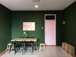 Apartamento, 3 quartos, sacada (103A) | Opções para refeição no quarto