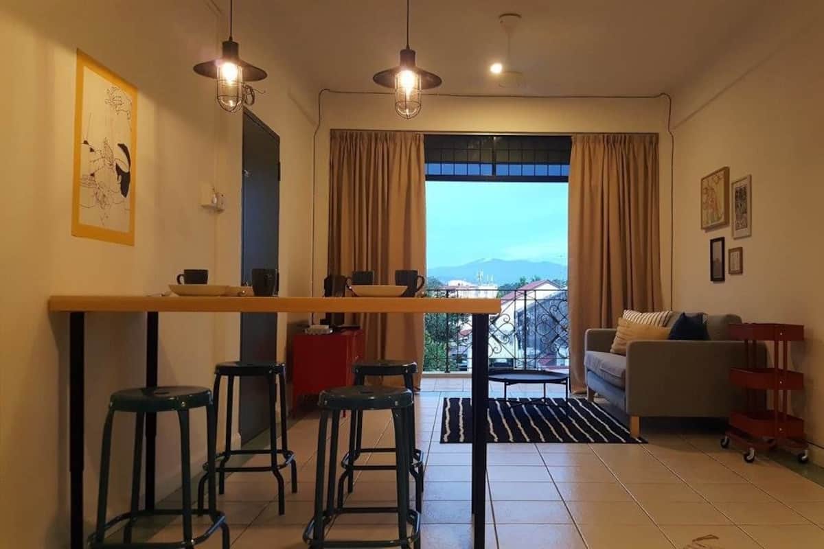 Apartment, 2 Bedrooms, Balcony (Industrial 122) | Ruang tamu | TV LED, filem berbayar
