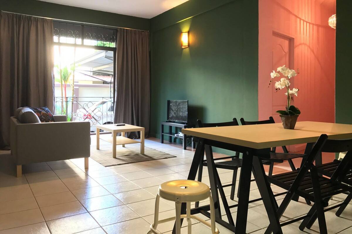 Apartamento, 3 habitaciones, balcón (103A) | Zona de estar | Una televisión LED, películas de pago
