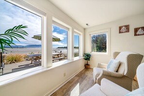 Interior - OB:~}A+Ocean/River/MtViews~HotTub ~Kayaks~FirePit~PingPong~Foosball~Bikes~DogsOk (Gearhart)