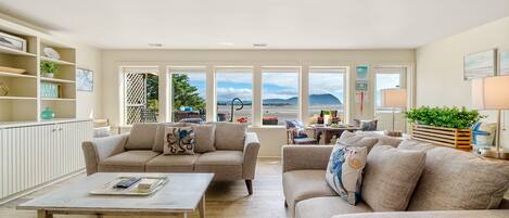 TV connectée, cheminée, baby-foot, table de tennis de table