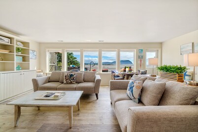 OB:}~A+Ocean/River/MtViews~HotTub~Kayaks~FirePit~PingPong~Foosball~Bikes~DogsOk