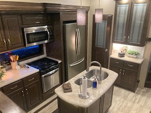 Fridge, microwave, oven, stovetop - GLAMPING in BLUE RIDGE, salt water pool, hot tub, PAVED ACCESS, perfect location (Morganton)
