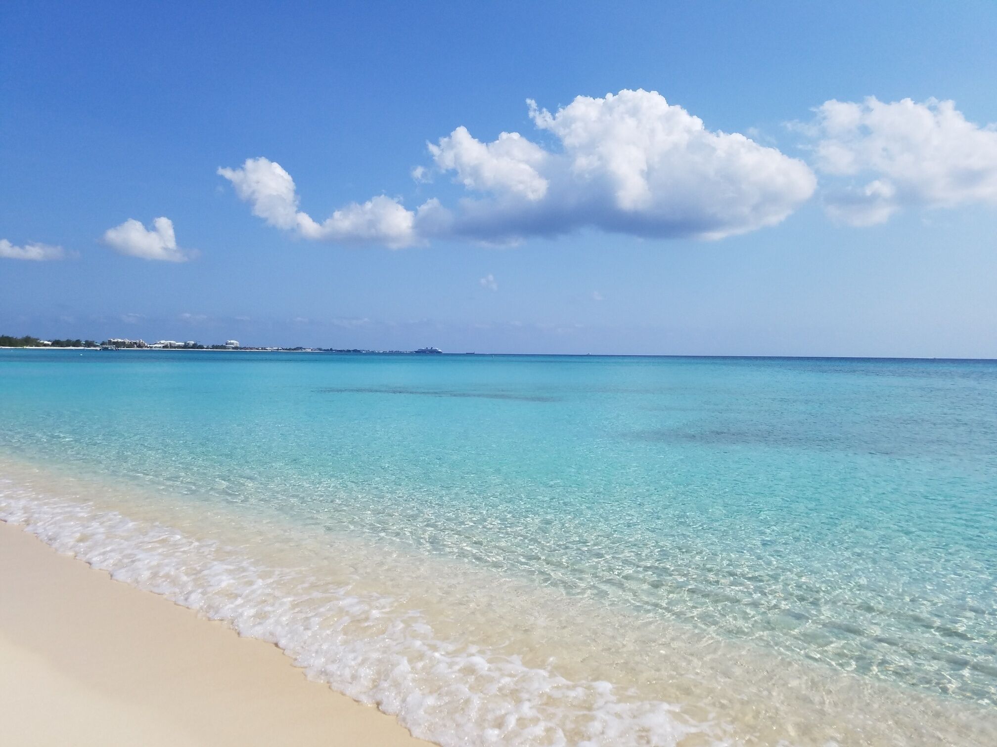 Plage, chaises longues, serviettes de plage