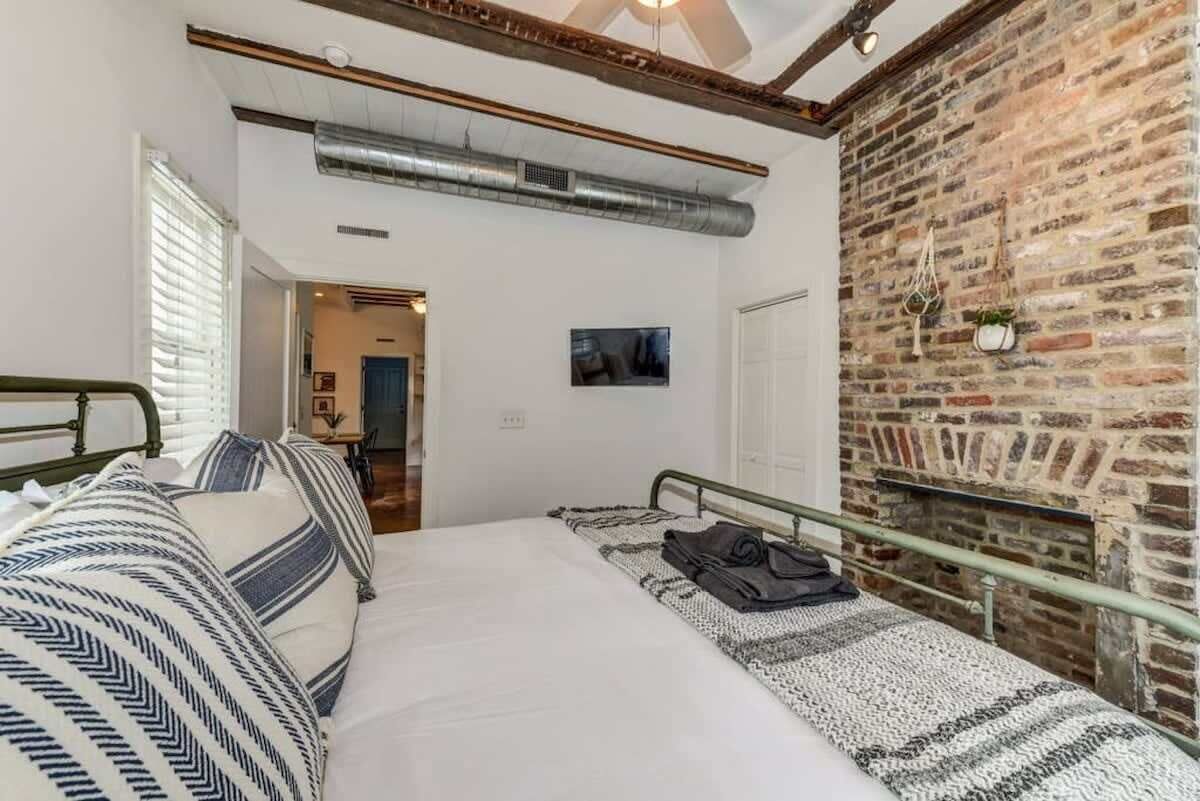 2 habitaciones, tabla de planchar con plancha, cuna de viaje y wifi 