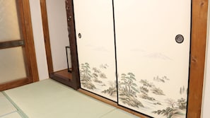 Apartment | 3 bedrooms, free WiFi - Shirakabanoyado-tengachaya (Osaka)