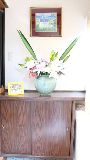 Interior detail - Shirakabanoyado-tengachaya (Osaka)