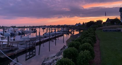 The Snug Cottage -Snug Harbor - East Matunuck, RI