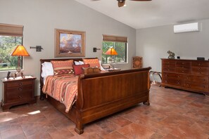 3 habitaciones, tabla de planchar con plancha y cuna de viaje 