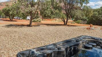 المنطقة المحيطة بالمنشأة