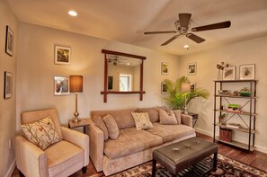 Smart TV, fireplace, stereo