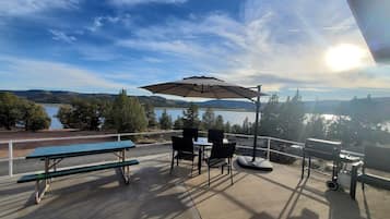 تناول الطعام بالخارج