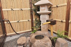 Property grounds - Shirakabanoyado-fuka (Osaka)