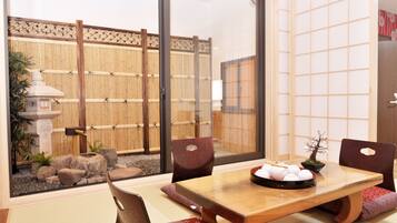 2 bedrooms, premium bedding, free WiFi, bed sheets