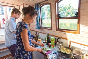 Fridge, oven, stovetop, electric kettle