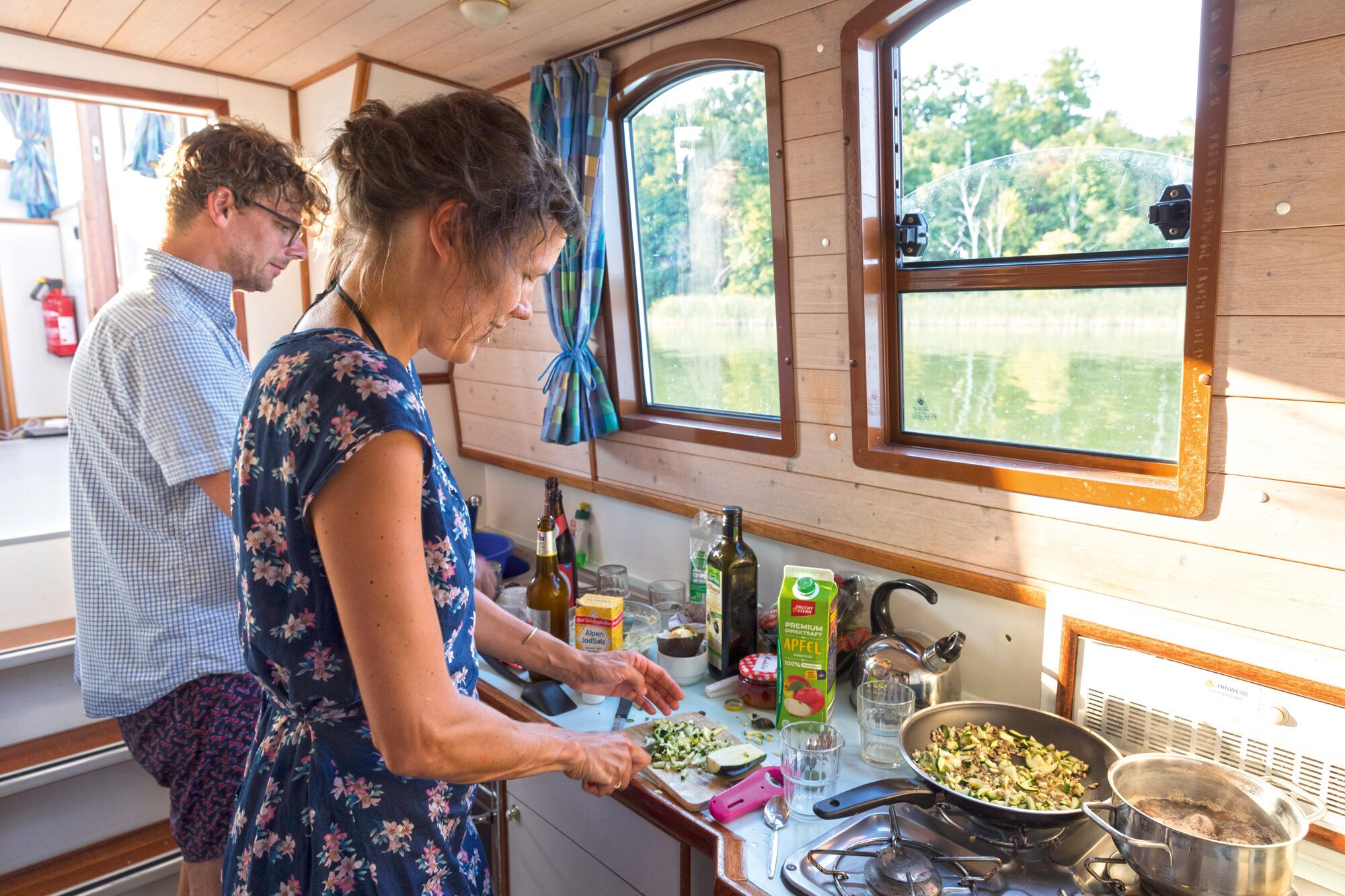 Houseboat - Kormoran 1140 | Dapur kecil pribadi | Lemari es, oven, kompor, dan ketel listrik