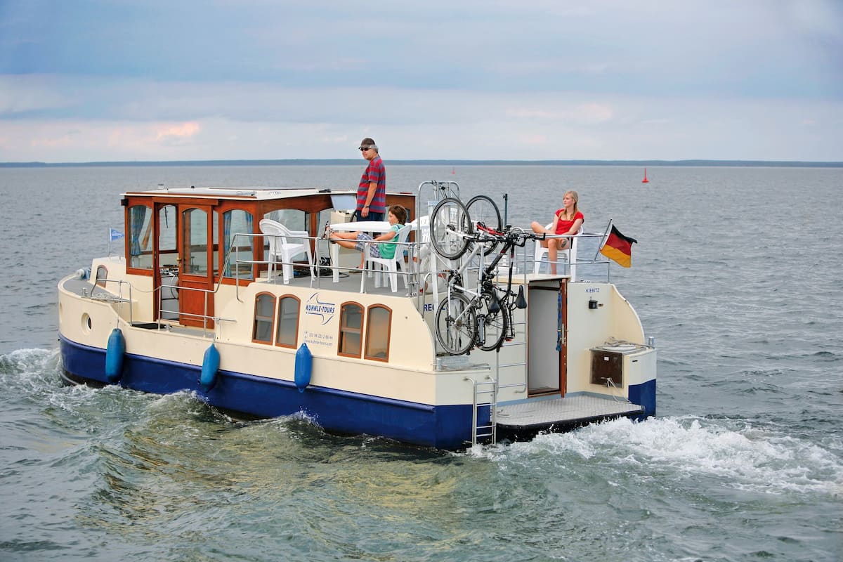 Houseboat - Kormoran 1140 | Tirai kedap cahaya dan seprai linen