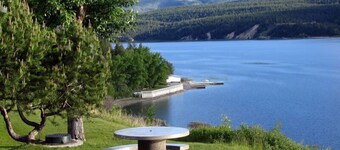 Private beach and lake access at Windermere Lake. NEW POOL AND HOT TUB NOW OPEN!