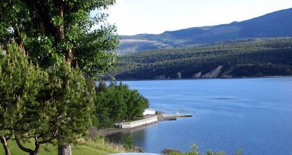 Private beach and lake access at Windermere Lake. NEW POOL AND HOT TUB NOW OPEN!