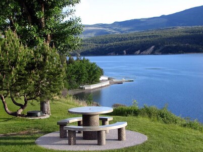 Private beach and lake access at Windermere Lake. NEW POOL AND HOT TUB NOW OPEN!