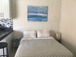 1 slaapkamer, een kluis op de kamer, een strijkplank/strijkijzer