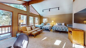 5 bedrooms, iron/ironing board, free WiFi, bed sheets - Close to Mountain Activities | Pet Friendly | Hot Tub | 5K Cabin (Angel Fire)