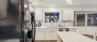 🌲 Secluded Mountain Getaway | Private Hot Tub, Epic Views, Pet-Friendly 🌲