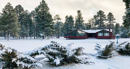 🌲 Secluded Mountain Getaway | Private Hot Tub, Epic Views, Pet-Friendly 🌲