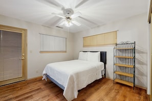 4 habitaciones, tabla de planchar con plancha, internet y ropa de cama