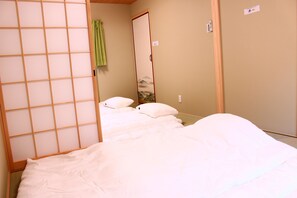 2 室のベッドルーム、WiFi (無料)