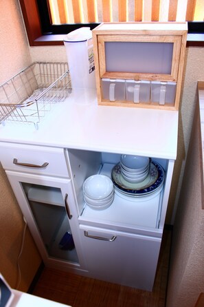 Fridge, microwave, stovetop, cookware/dishes/utensils - Shirakabanoyado-keigetsu (Osaka)