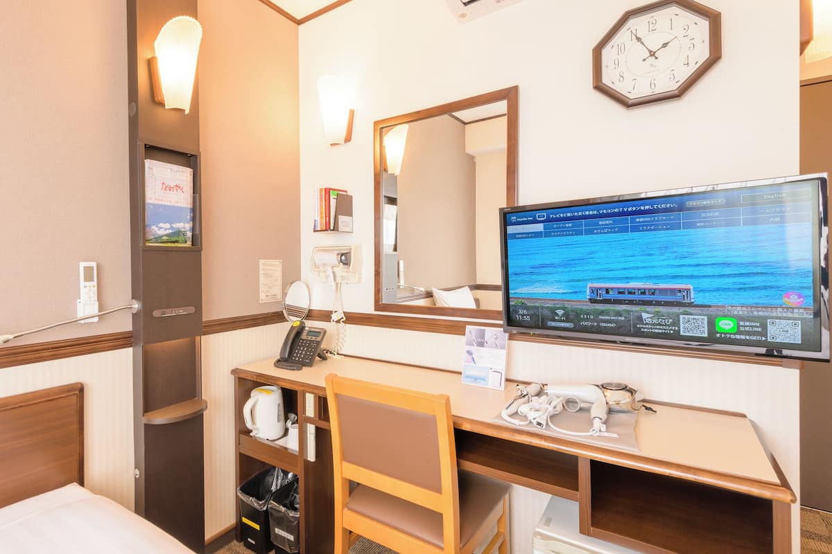 premium single room, non smoking | desk, blackout curtains, free wifi