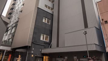 Self parking (JPY 700.00 per night)