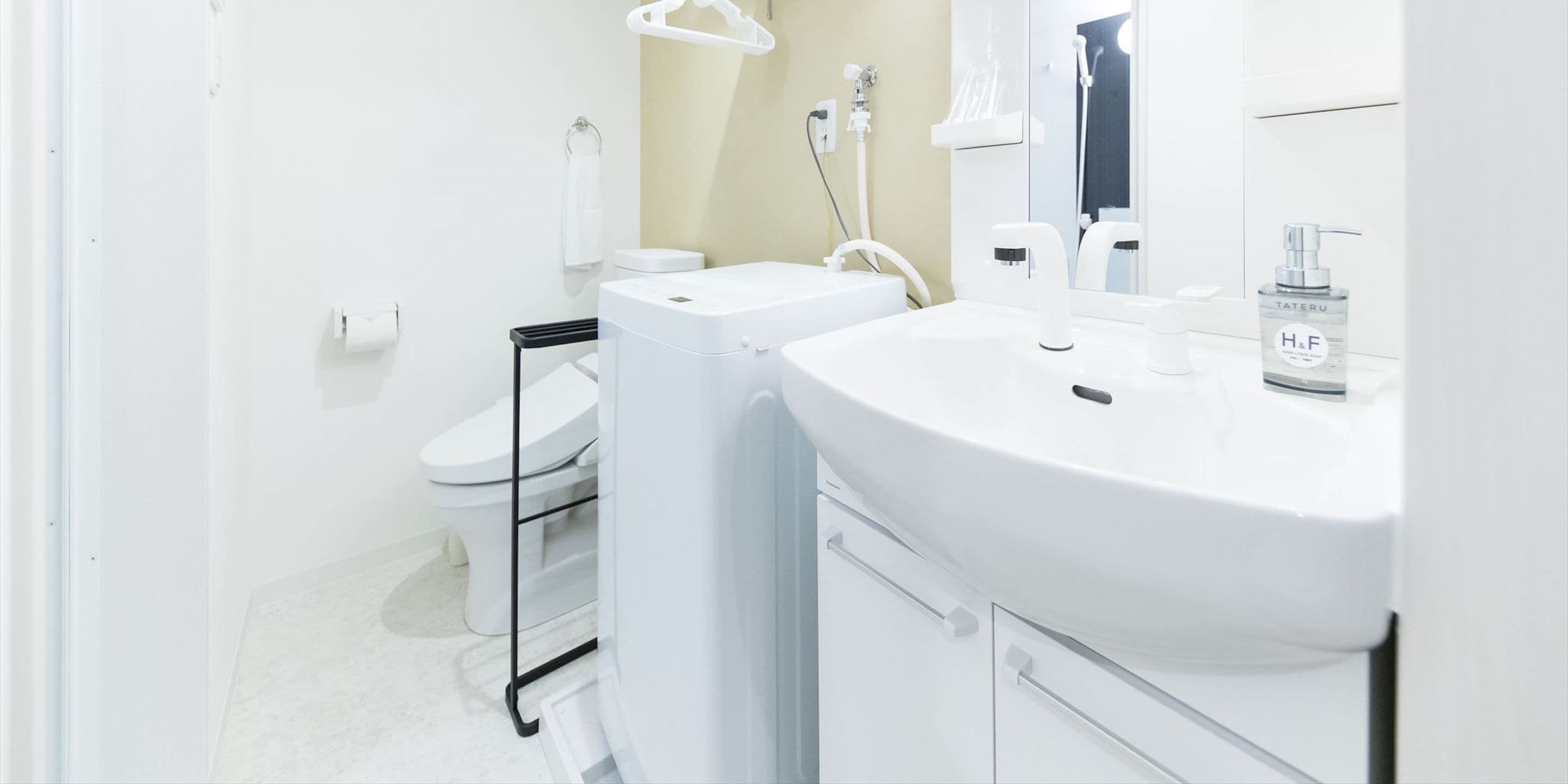 별도의 욕조 및 샤워 시설, 무료 세면용품, 헤어드라이어, 타월