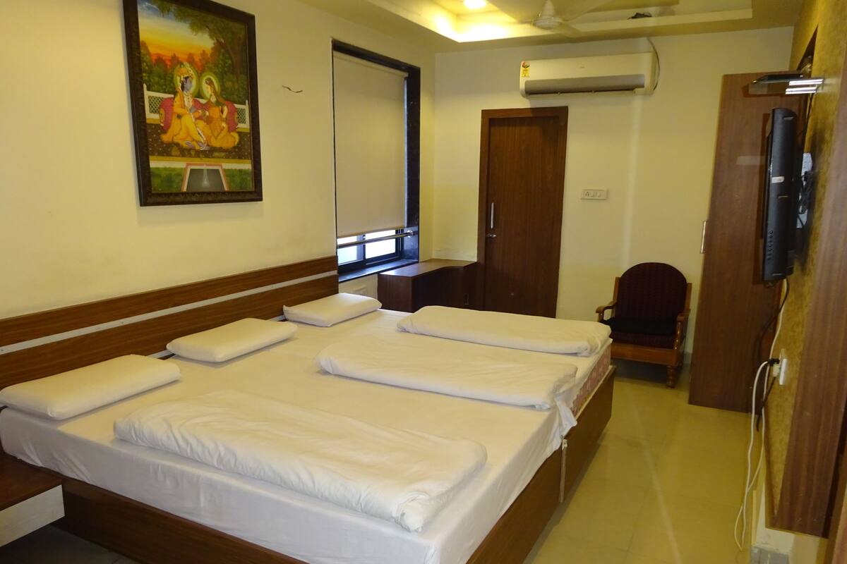 1 bedroom, premium bedding, rollaway beds, free WiFi