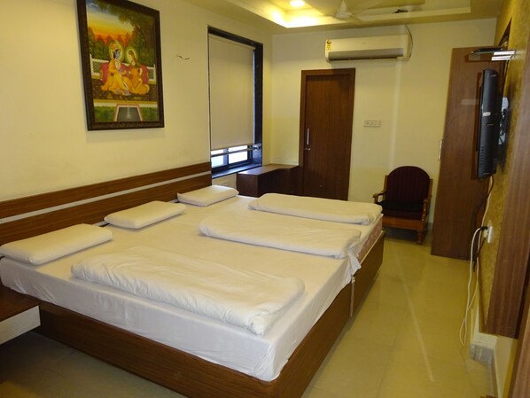 Classic Room, Multiple Beds, Non Smoking | 1 bedroom, premium bedding, rollaway beds, free WiFi