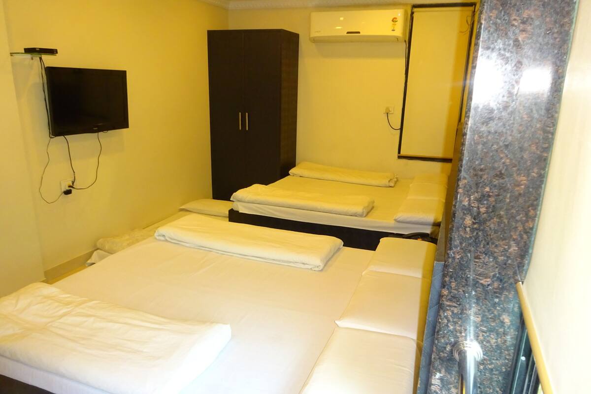 1 bedroom, premium bedding, rollaway beds, free WiFi